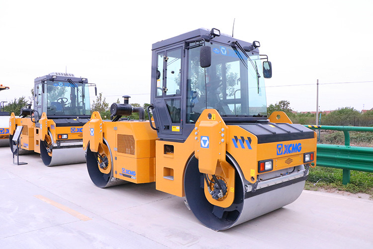 XCMG offical 8 ton road roller compactor machine XD82 with Deutz engine